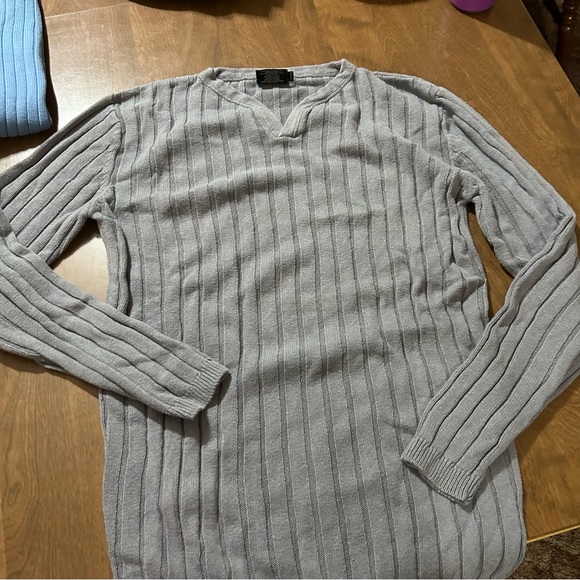 3/$15 Gray sweater XXL - Picture 3 of 3